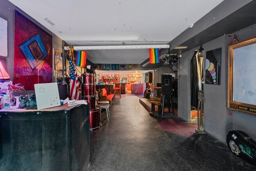 More Photos Of 2112 N Charles St, Baltimore Office For Sale