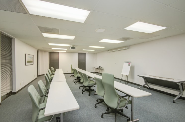 More Photos Of 102 Oak Park Dr, Clute Office For Sale