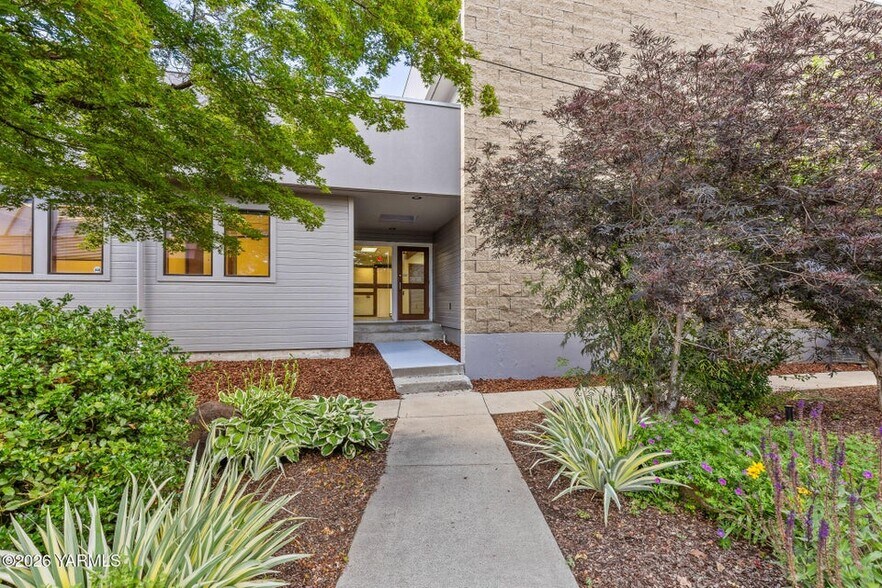 More Photos Of 303 S 12th Ave, Yakima Medical For Sale