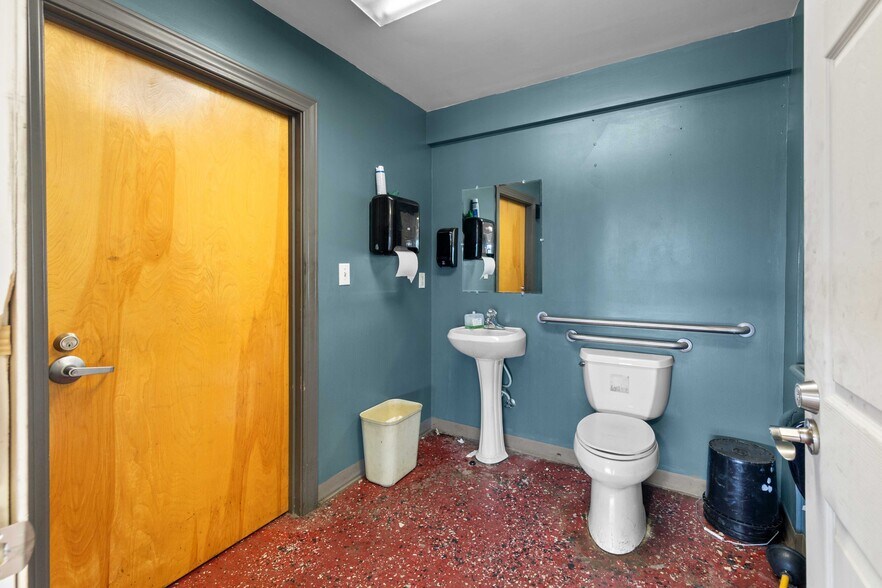 More Photos Of 660 New Hwy 68, Sweetwater Freestanding For Sale