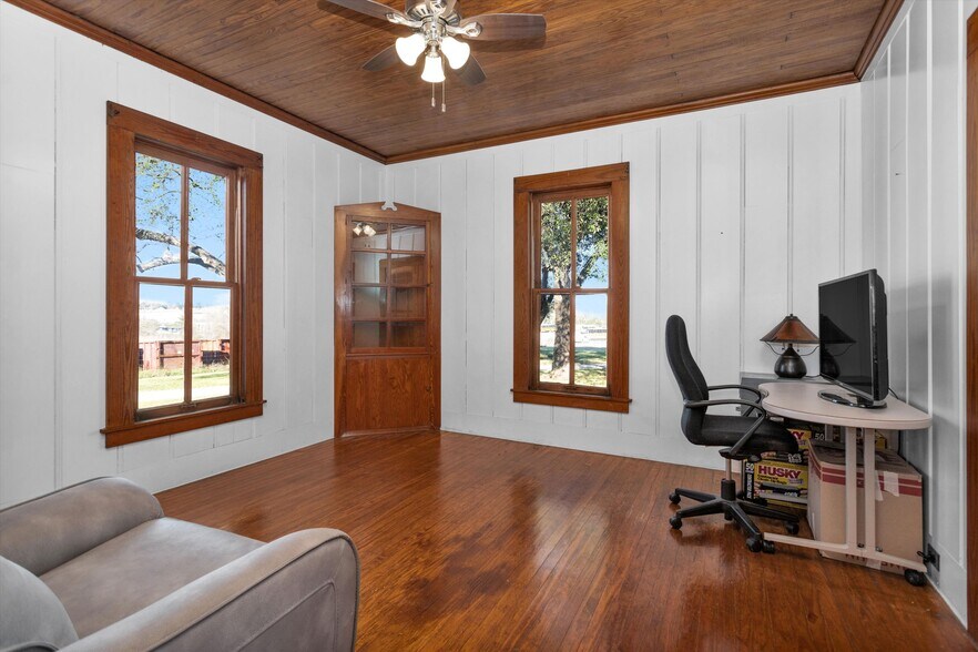 More Photos Of 13801 Liberty St, Montgomery Office Residential For Sale