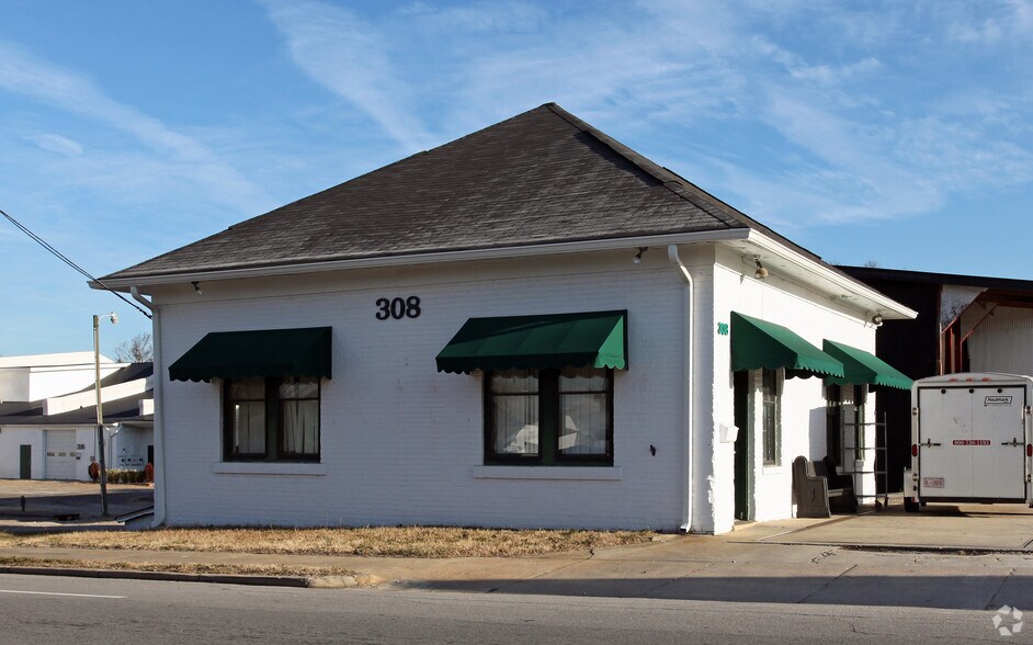 More Photos Of 308-320 W Main St, Clayton Flex For Lease