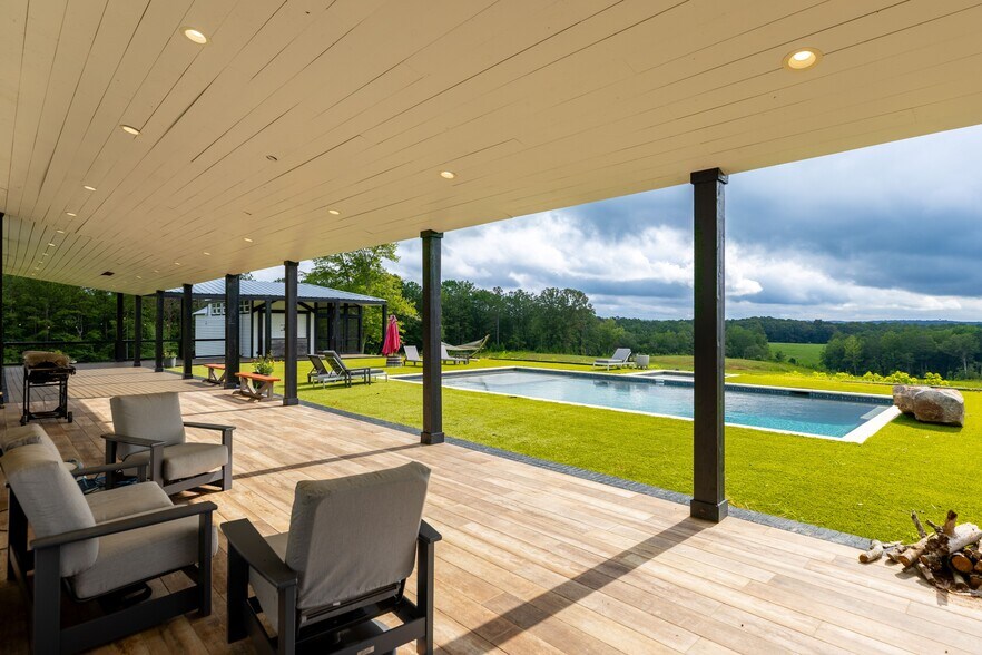 More Photos Of 2199 Roosterville Rd, Roopville Horse Stables For Sale