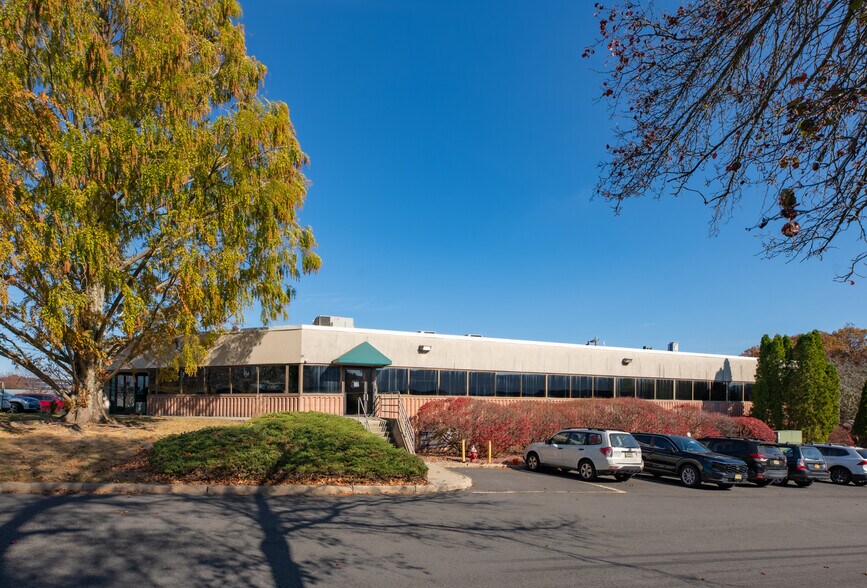 More Photos Of 170 Williams Dr, Ramsey Office For Lease