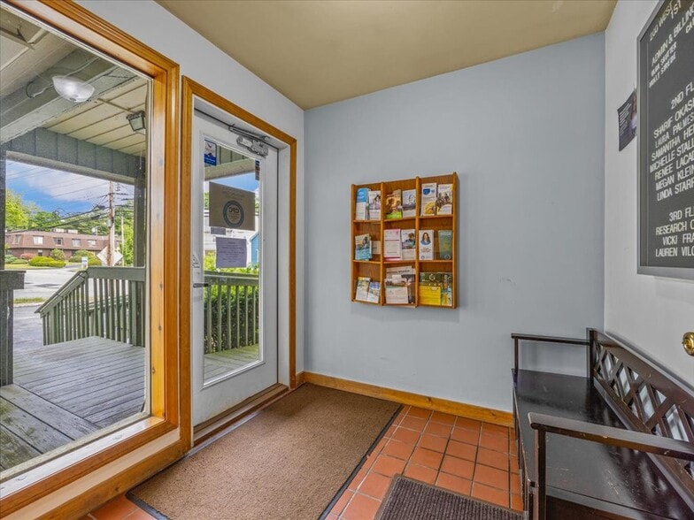 More Photos Of 200 W Town St, Norwich Office For Sale