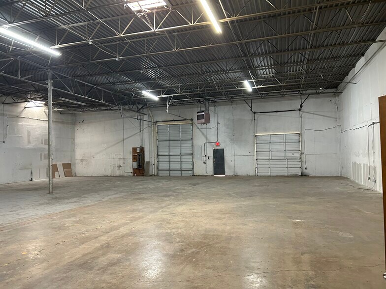 More Photos Of 2001 108th St, Grand Prairie Light Distribution For Lease