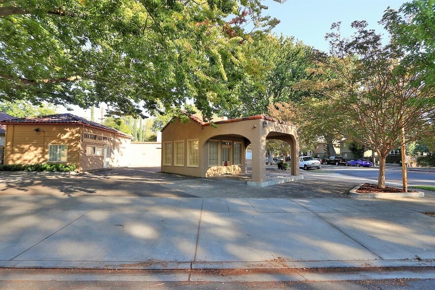 More Photos Of 2301 F St, Sacramento Freestanding For Sale