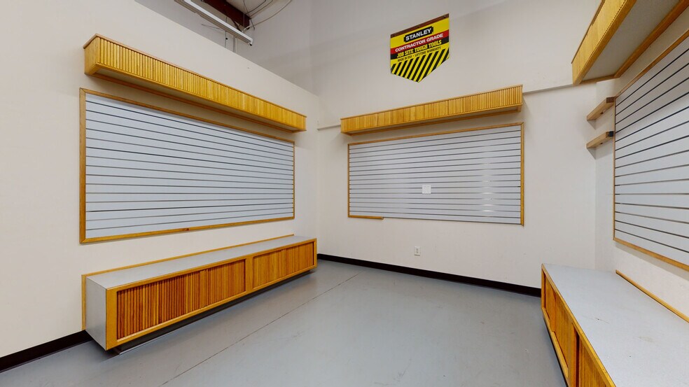 More Photos Of 3653-3673 Alamance Rd, Burlington Flex For Lease