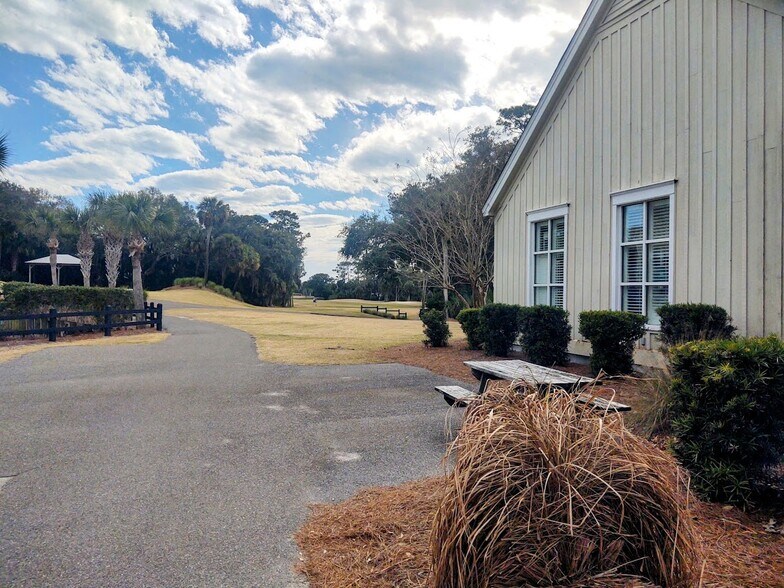 More Photos Of 21 Fairway Dr, Edisto Island Restaurant For Sale
