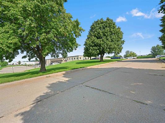 More Photos Of 4949 Chavenelle Rd, Dubuque Industrial For Sale