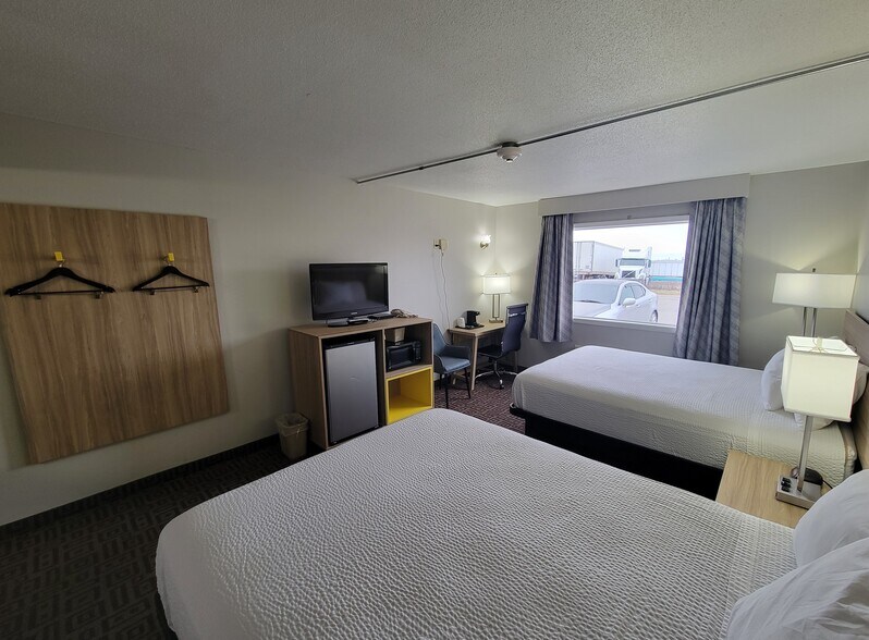 More Photos Of 711 S Downey St, West Branch Hotel For Sale