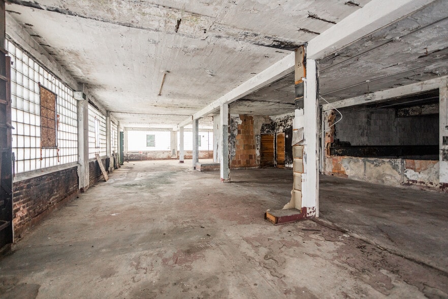 More Photos Of 2615 Rosa Parks Blvd, Detroit Warehouse For Sale