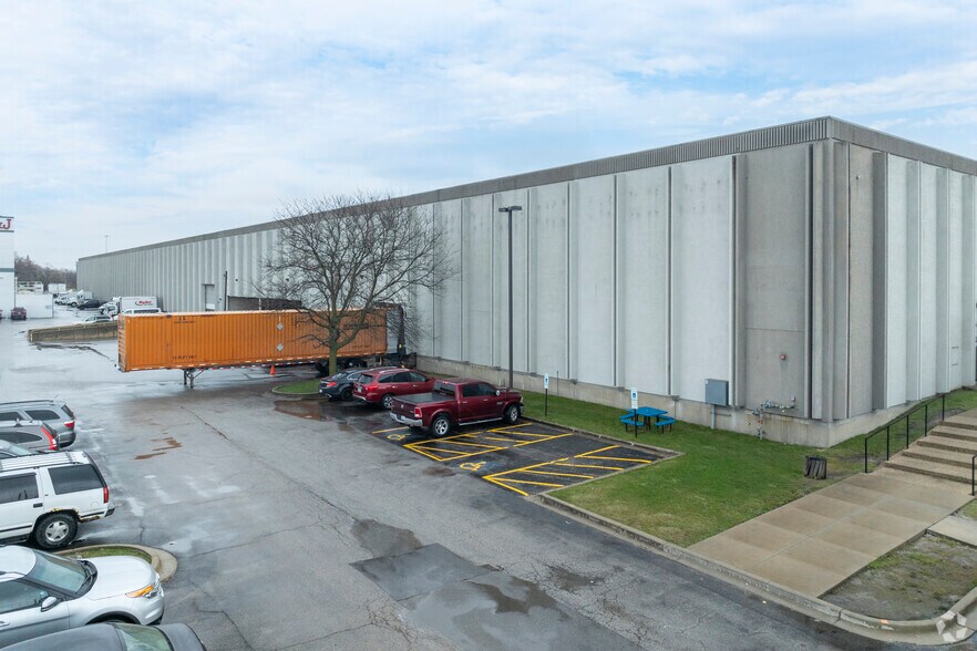 More Photos Of 5999 Butterfield Rd, Hillside Warehouse For Lease