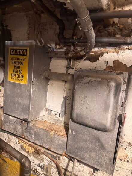 More Photos Of 650 Tenth Ave, New York Apartments For Lease