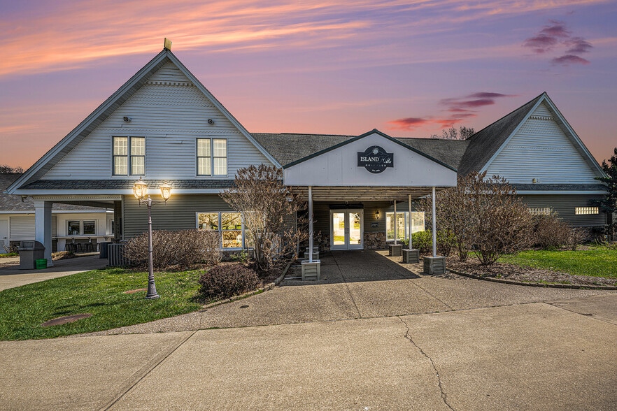 More Photos Of 61809 Stonegate Dr, Centreville Golf Course Driving Range For Sale