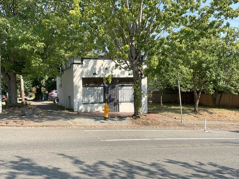 More Photos Of 2600 E Union St, Seattle Restaurant For Sale