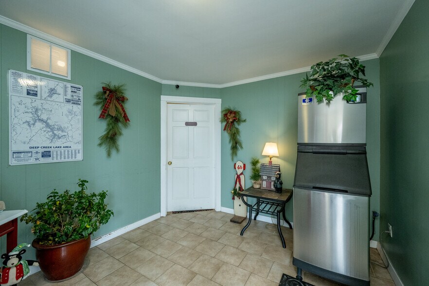 More Photos Of 17848 Garrett Hwy, Oakland Apartments For Sale