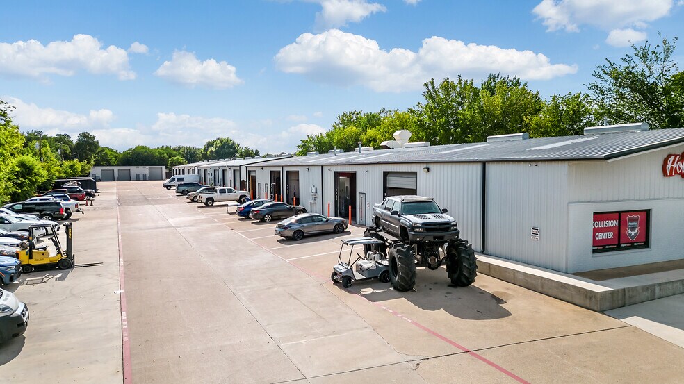 More Photos Of 8801 Davis Blvd, Keller Flex For Sale