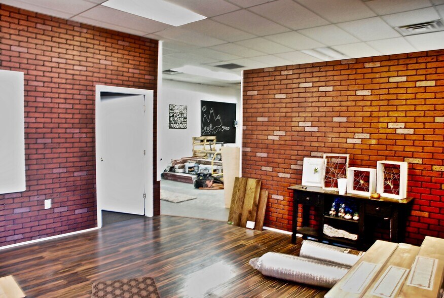 More Photos Of 1455-1463 W Center St, Orem Showroom For Lease