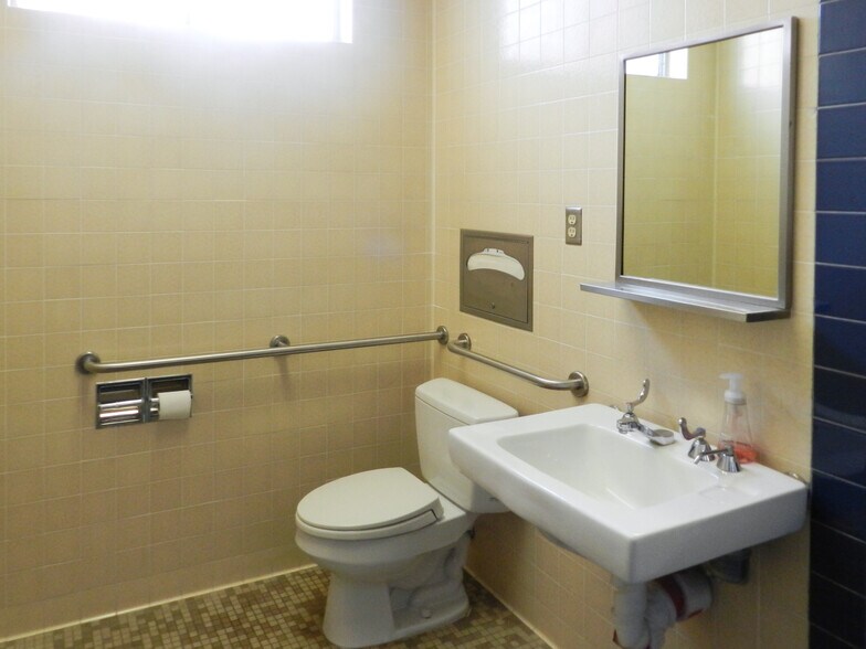 More Photos Of 1311 Broadway, Santa Monica Office For Lease