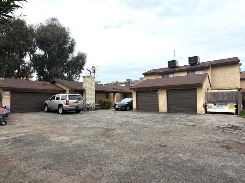 Primary Photo Of 4412 Isla Verde St, Bakersfield Multifamily For Sale