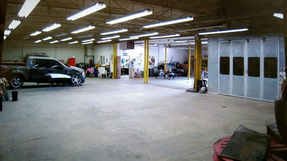 More Photos Of 11445 Van Dyke Ave, Detroit Auto Repair For Sale