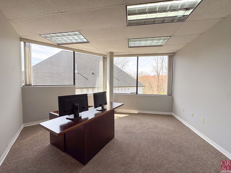 More Photos Of 72 Queen St, Southington Office For Lease