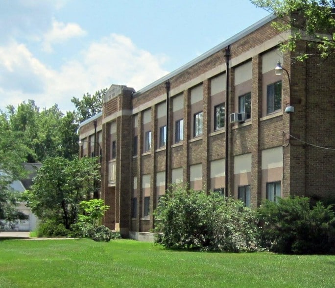 More Photos Of 305 W Elizabeth St, Stockbridge Schools For Sale