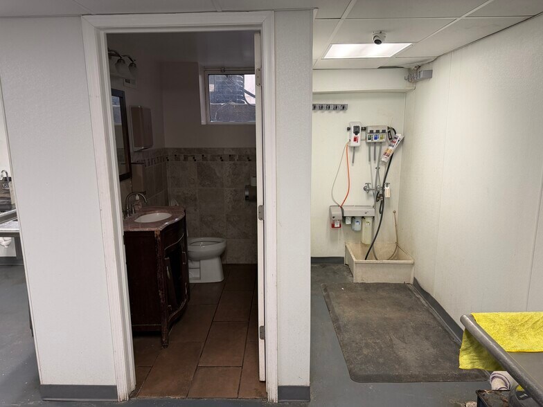 More Photos Of 751 Union Blvd, Allentown Storefront Retail Office For Sale