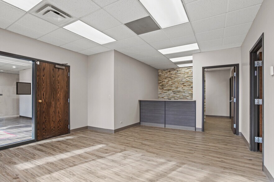 More Photos Of 10579 Bradford Rd, Littleton Medical For Lease