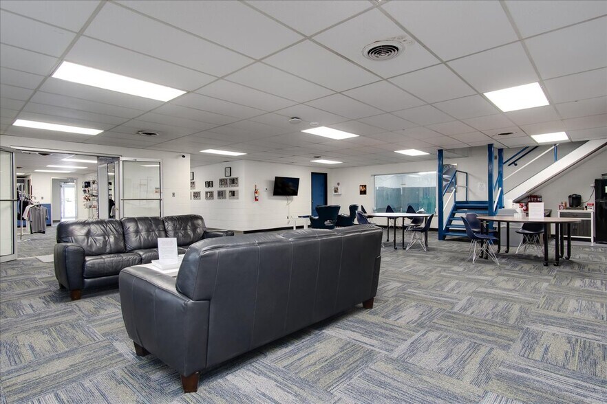 More Photos Of 5216 Renn Rd, Frederick Flex For Sale