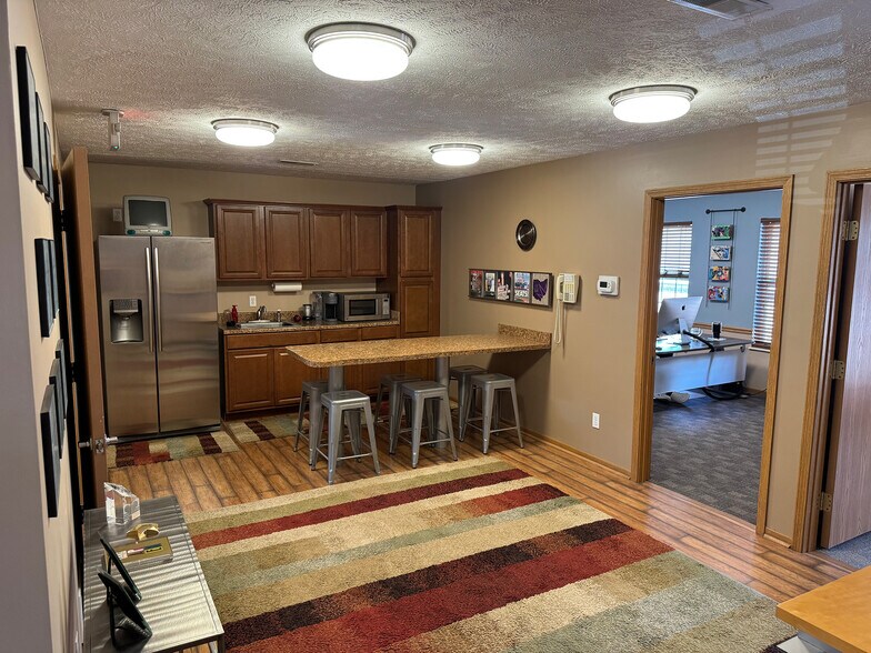 More Photos Of 9930 Johnnycake Ridge Rd, Painesville Office For Sale