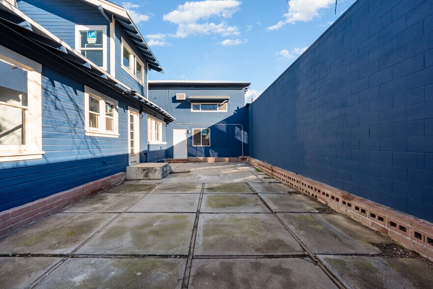 More Photos Of 1825 Baker St, Bakersfield Specialty For Sale