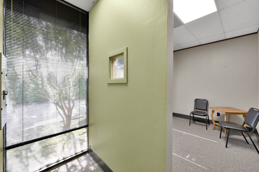 More Photos Of 1380 Stonehollow Dr, Humble Medical For Lease