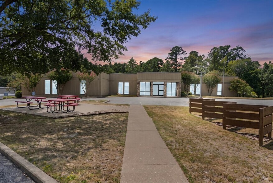 More Photos Of 9846 State Highway 31 E, Tyler Medical For Sale