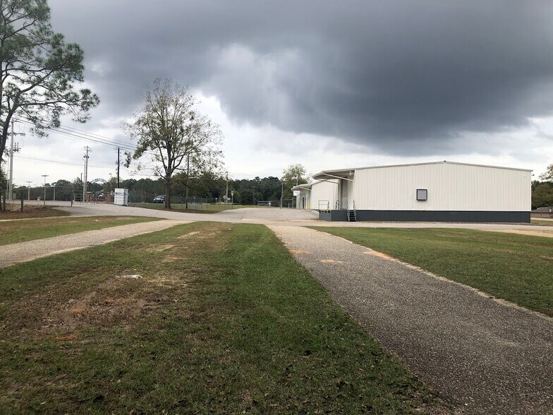 More Photos Of 489 Southgate Rd, Dothan Warehouse For Lease