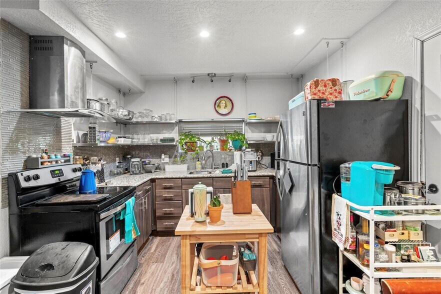 More Photos Of 4630 Woodside St, Houston Apartments For Sale