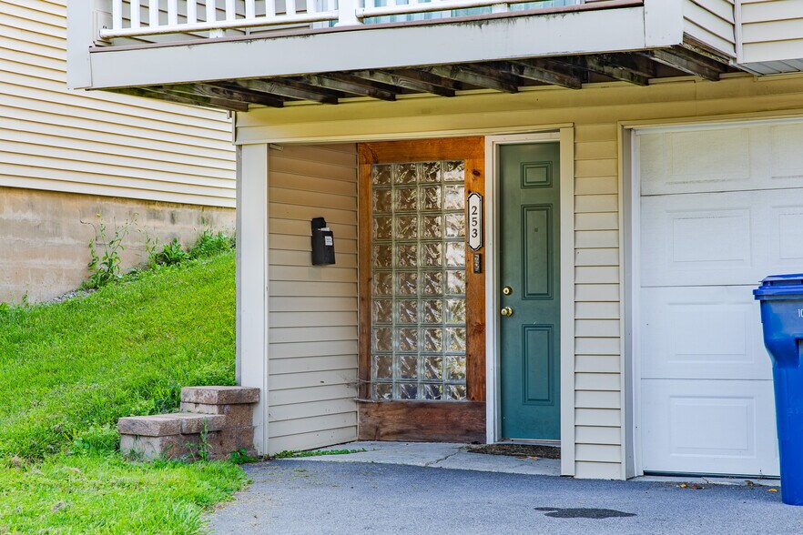 More Photos Of 205-274 Robert Dr, Syracuse Apartments For Sale