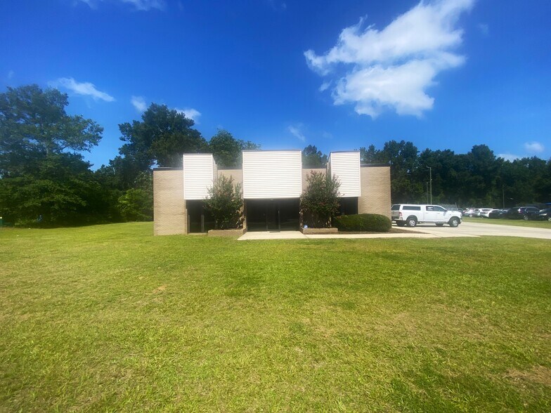 More Photos Of 2765 Magnolia St, Orangeburg Light Distribution For Sale