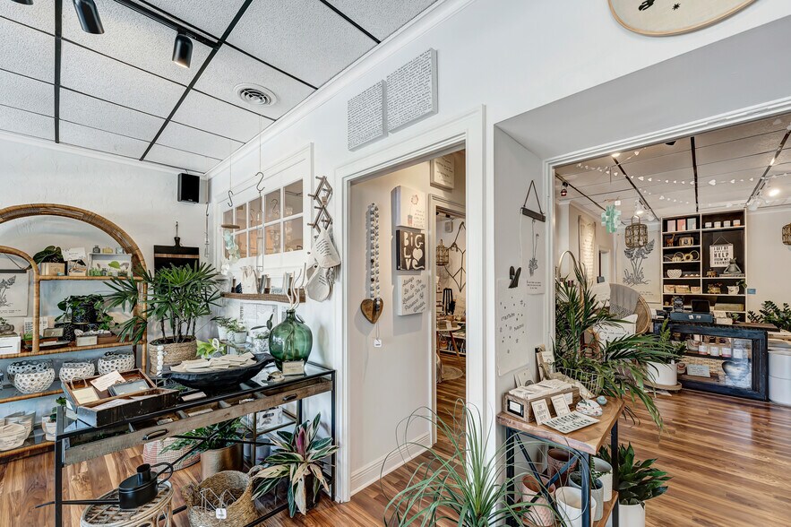 More Photos Of 23 Royal Palm Pointe, Vero Beach Restaurant For Sale