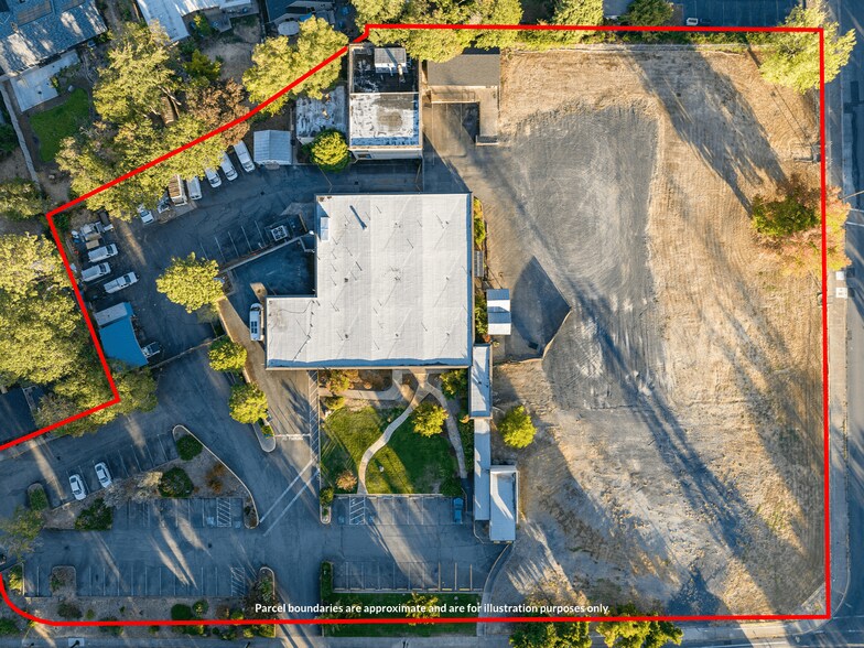 More Photos Of 715 NW Dimmick St, Grants Pass Office For Sale