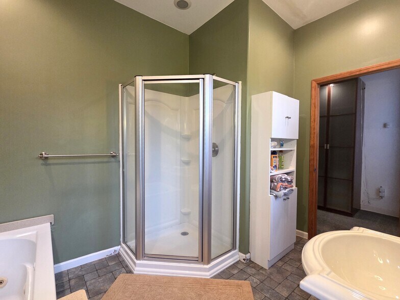 More Photos Of 14 E 3rd St, Jamestown Flex For Sale