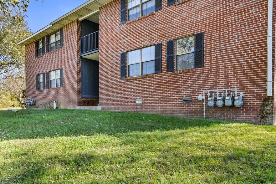 More Photos Of 100 S Ridge Dr, Woodbury Apartments For Sale