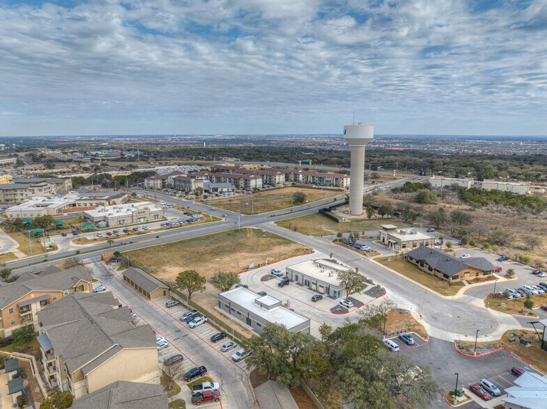 More Photos Of 3016 Independence Dr, New Braunfels Unknown For Lease