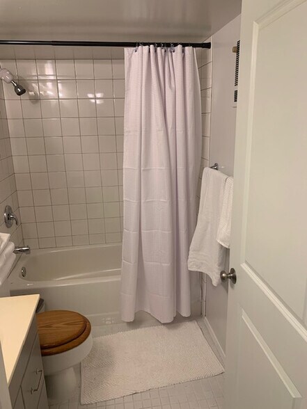 More Photos Of 1302 N 49th St, Seattle Apartments For Sale