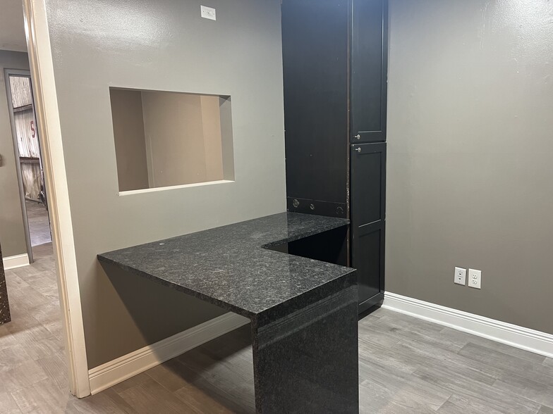 More Photos Of 1025 Miller Dr, Altamonte Springs Warehouse For Lease