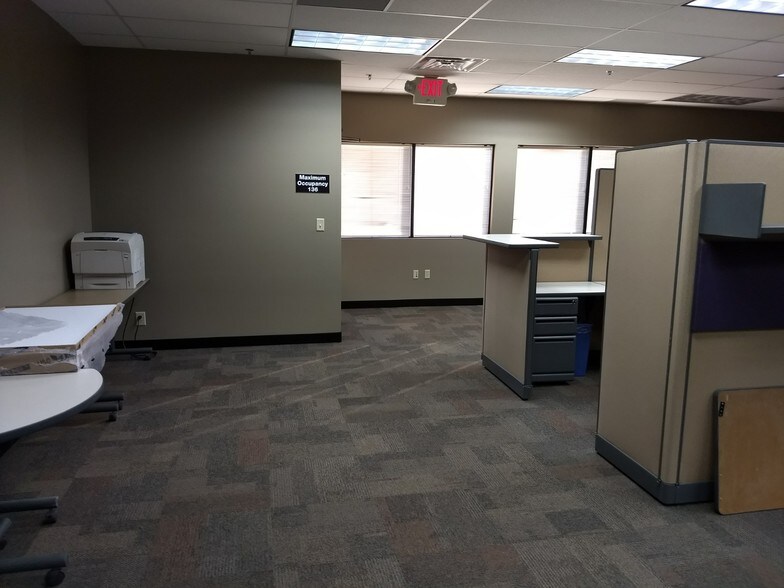 More Photos Of 820 N Concord St, South Saint Paul Light Distribution For Lease