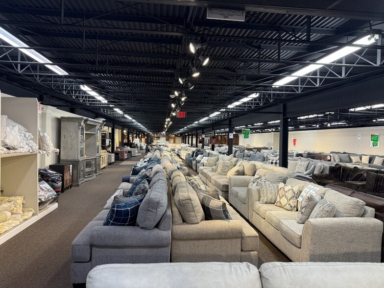 More Photos Of 415 Veterans Memorial Blvd, Metairie Freestanding For Lease