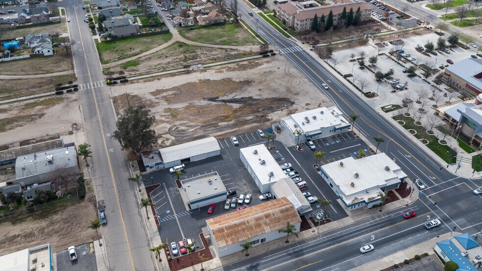 More Photos Of 415-419 E Cross Ave, Tulare Office For Lease