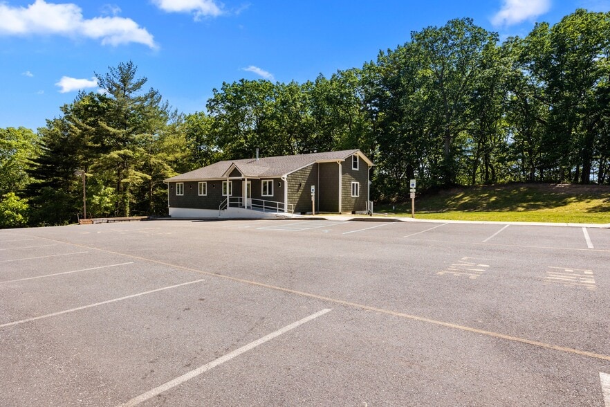 More Photos Of 352 Monmouth Rd, Millstone Township Office For Lease